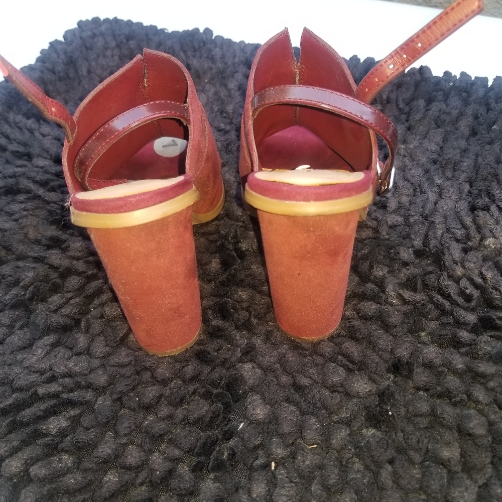 Heels - Picture 4 of 4